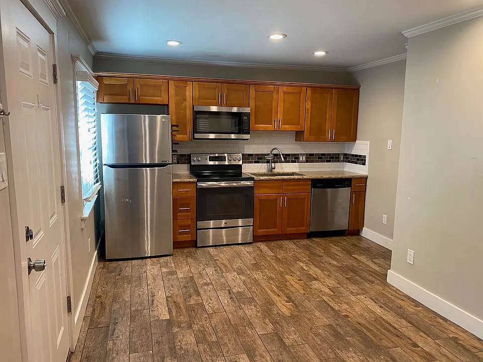 1230 Cortlandt St #7