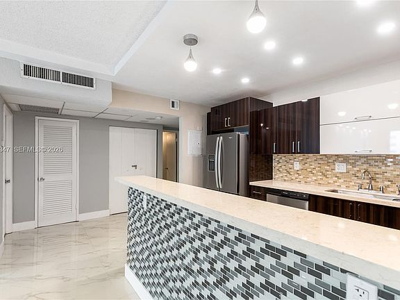 5th image of 19380 Collins Ave APT 507