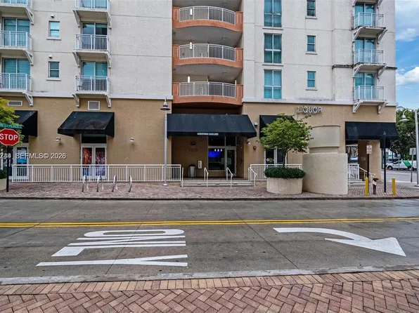 7290 SW 90th St APT 403, Miami, FL 33156