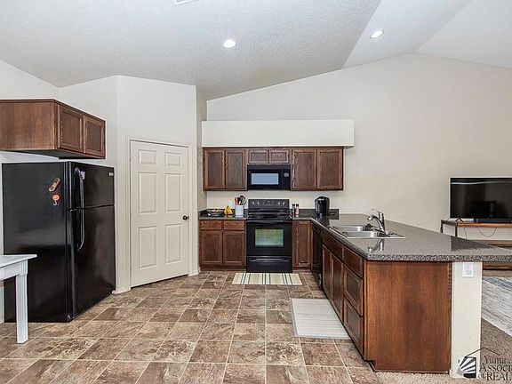 4th image of 3059 S Brand Lee Way