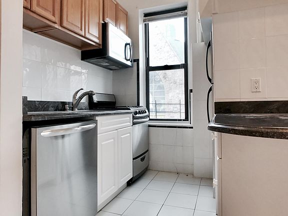 2nd image of 474 6th St #1