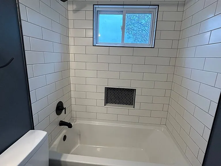 506 Crescent Boulevard Ext — Photo 36