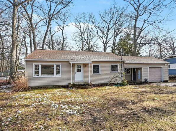 1504 Sunview St, Muskegon, MI 49445