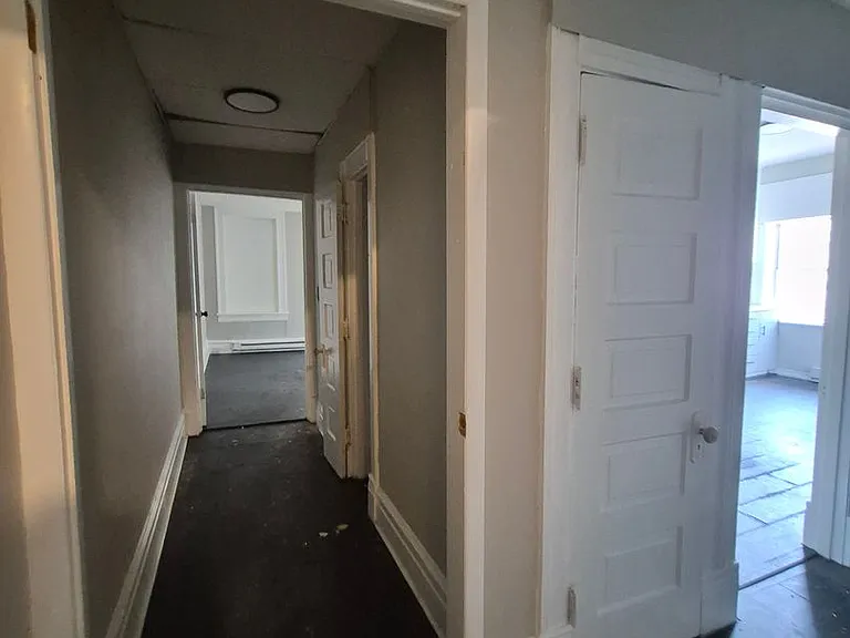 250 S Poplar St — Photo 14