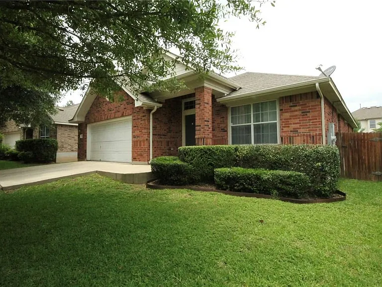 3728 Pine Needle Cir — Photo 2