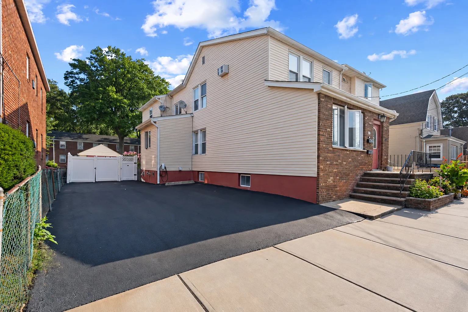 2 bed, $2,650 — Photo 2