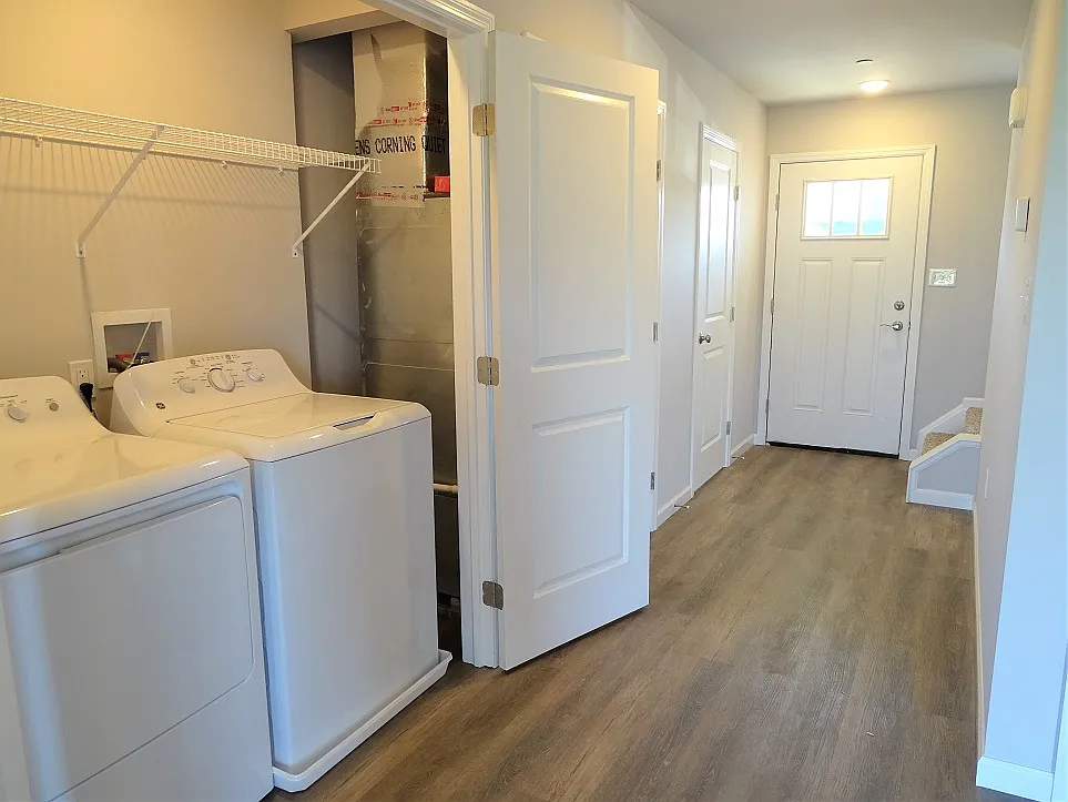 3 bed, 2.5 bath, 1297 sqft, $1,950 — Photo 2