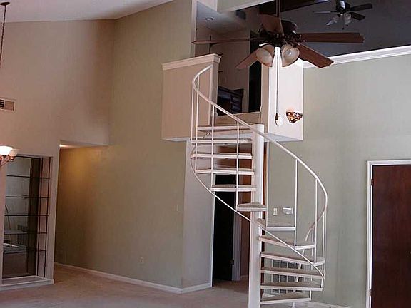 3rd image of 102 E Brighton Ct