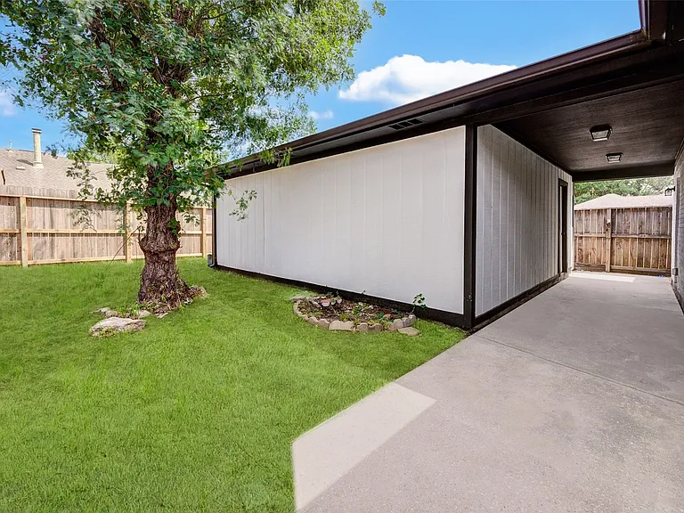 11602 Lennington Ln — Photo 18