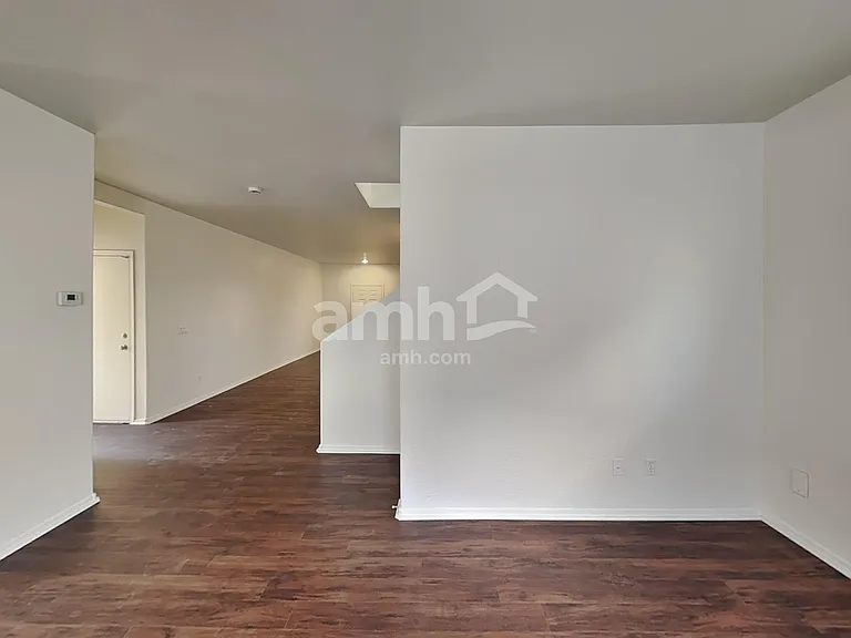 18541 W Valerie Dr — Photo 5