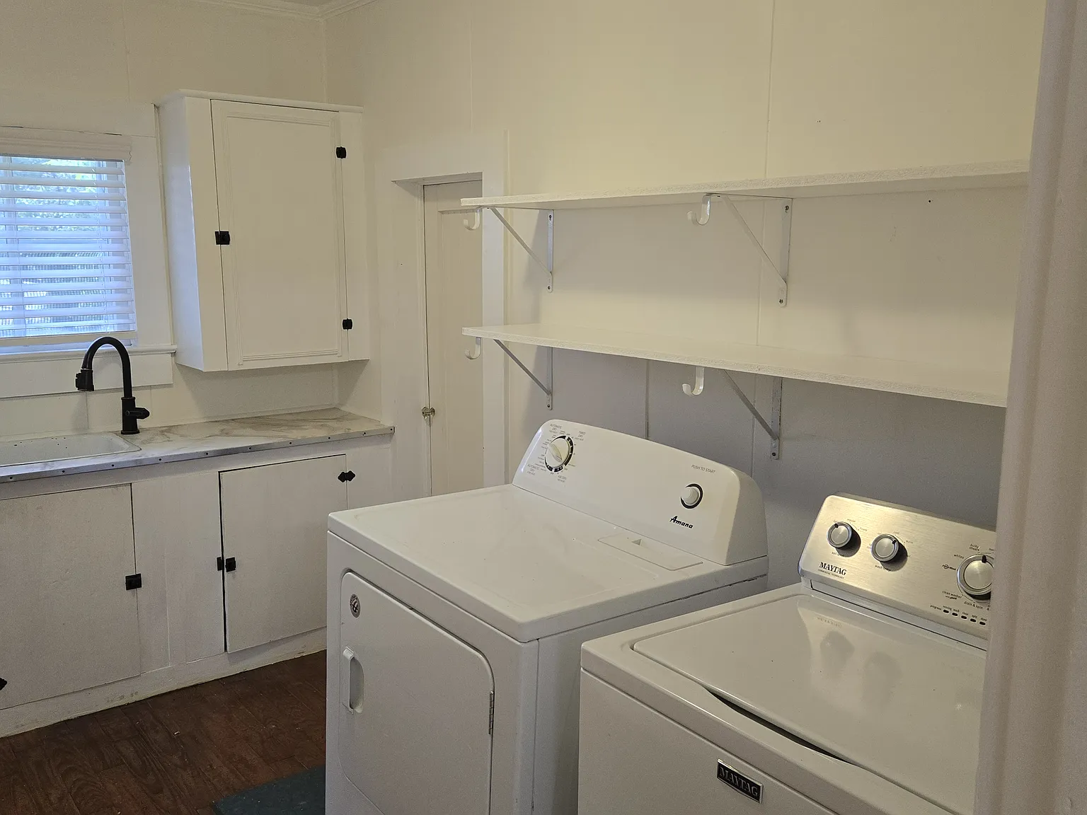 2 bed, 1000 sqft, $1,300 — Photo 4