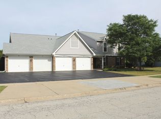 307 N Creekside Trl, McHenry, IL 60050