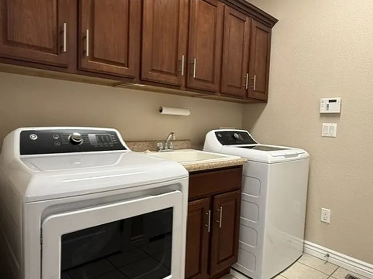 400 Sterling Dr — Photo 12