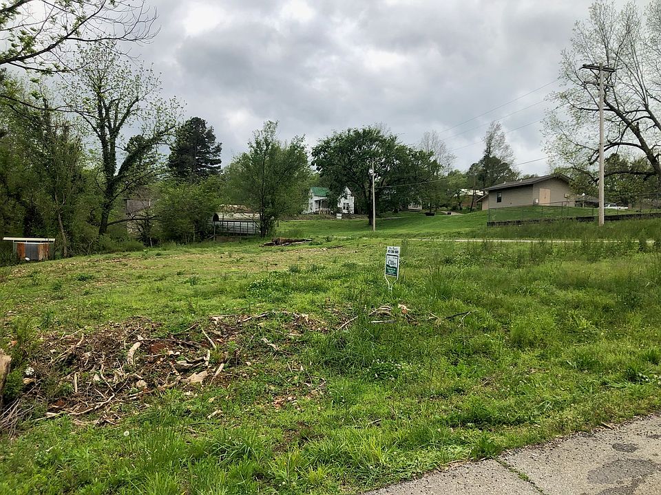 2nd image of 880 9th & Archer