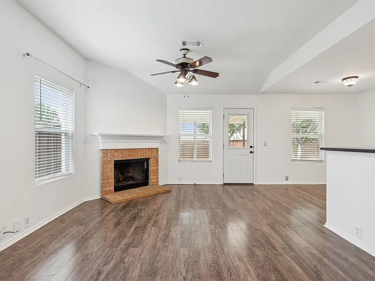 8821 Tumbleweed Dr — Photo 3