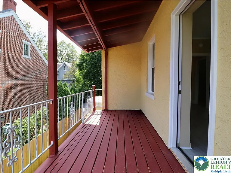 526 Prospect Ave — Photo 9