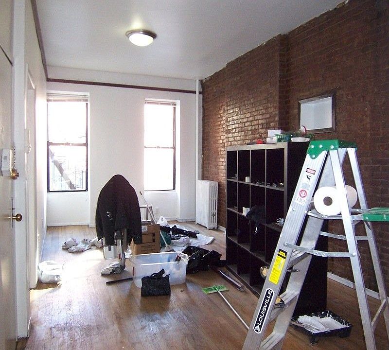 1st image of 372 W 46th St APT 1