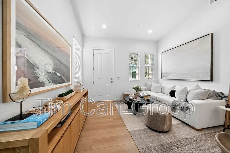 2 bed, 2.0 bath, 802 sqft, $4,250 — Photo 4