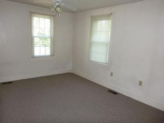 4th image of 1916 Heather Ln