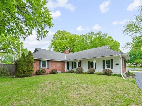 5215 Pawnee Dr, Roeland Park, KS 66205