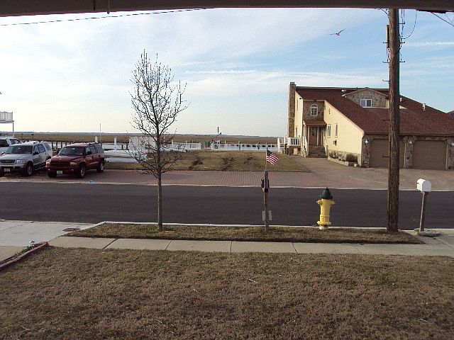 2nd image of 1025 N Shore Dr