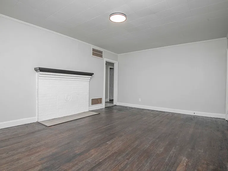2440 Woodbine Ave — Photo 21