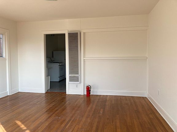 3rd image of 682 Echo Park Ave
