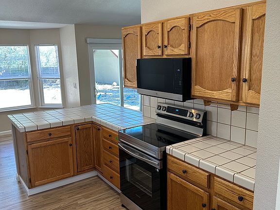 4th image of 195 Moonshine Cir