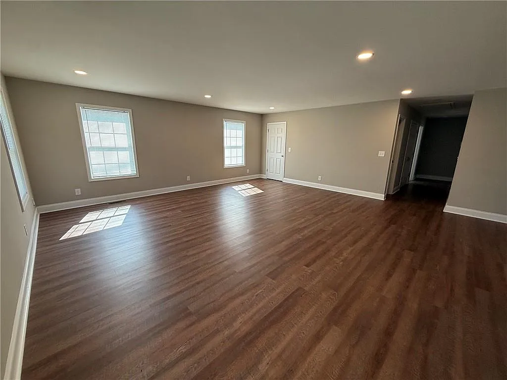 3 bed, 2.0 bath, 1386 sqft, $1,850 — Photo 2