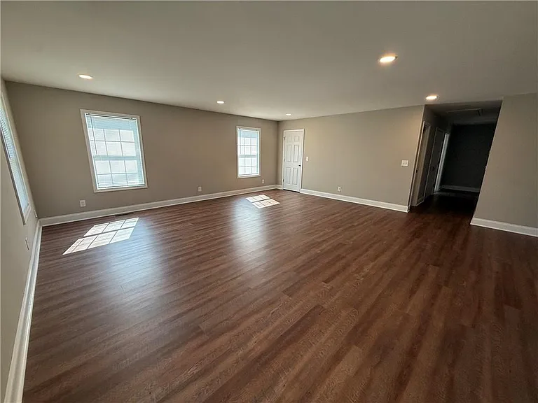 5915 Maiden Ln — Photo 2