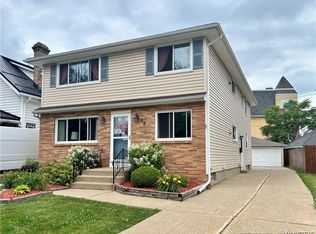 98 Delaware Rd, Buffalo, NY 14217