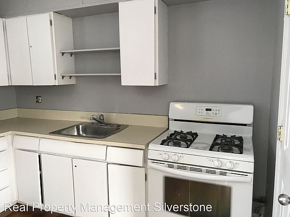 3rd image of 1611 E 4th St