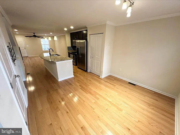 4629 Dillon Pl — Photo 7