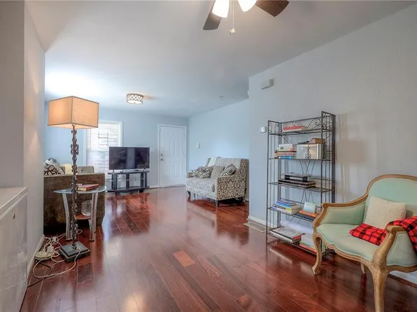 1610 E 37th St, Kansas City, MO 64109