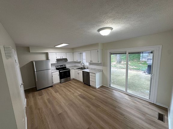 3rd image of 37 Campbell Dr