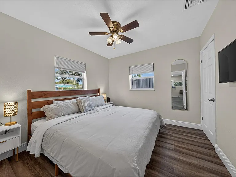 540 NE 59th Ct — Photo 11