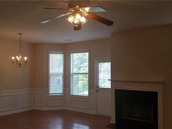4th image of 2815 Greenbridge Dr