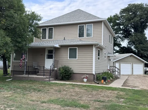 105 W 5th St, Cresbard, SD 57435