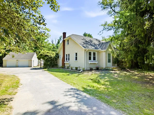 5275 Gratiot Ave, Saint Clair, MI 48079