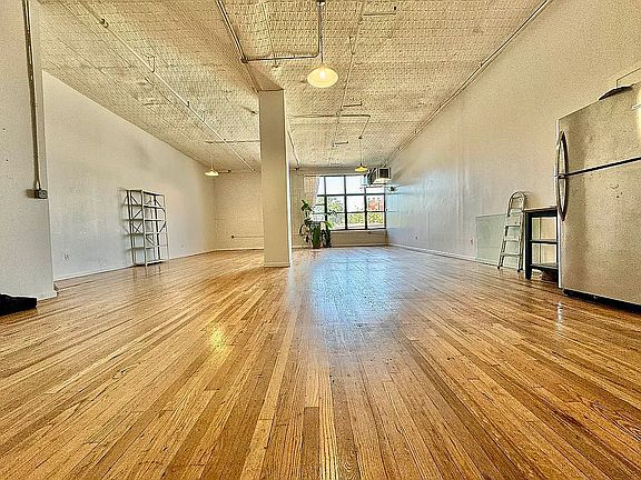 3rd image of 255 McKibbin St #319
