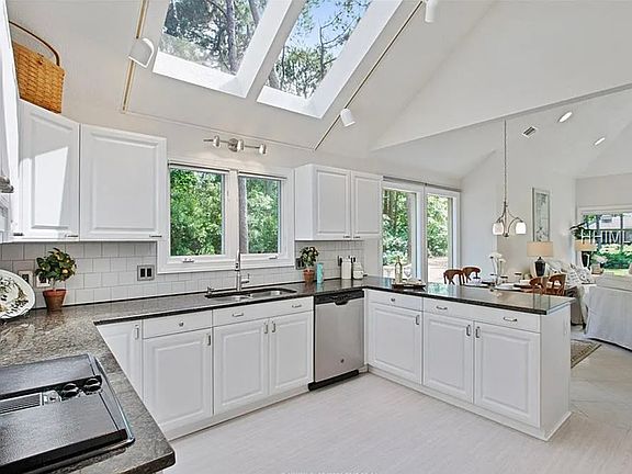 3rd image of 6 Whispering Pines Ct