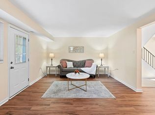 101 Mayfair Dr NE #101, Leesburg, VA 20176