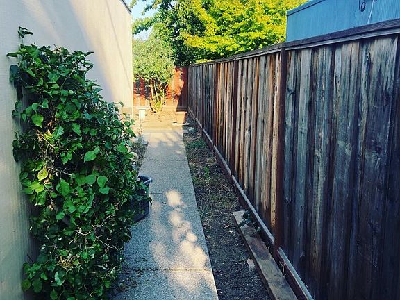 5th image of 861 Brookgrove Ln