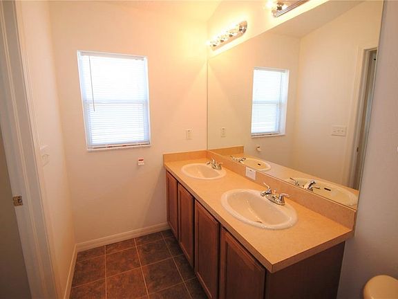 5th image of 8206 Carriage Pointe Dr