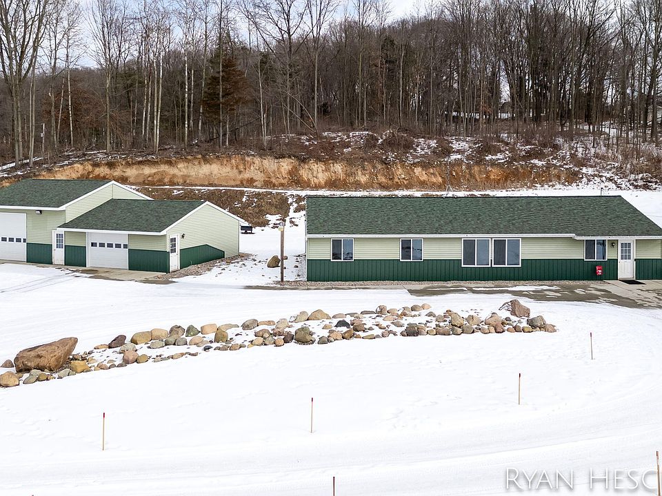 1st image of 2648 E Bluewater Hwy
