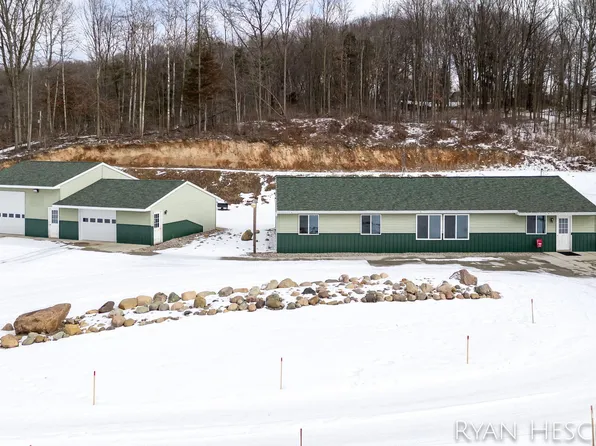 2648 E Bluewater Hwy, Ionia, MI 48846