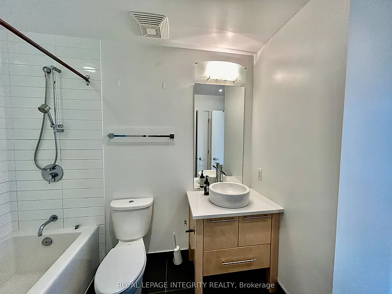 101 Richmond Rd #420 — Photo 23