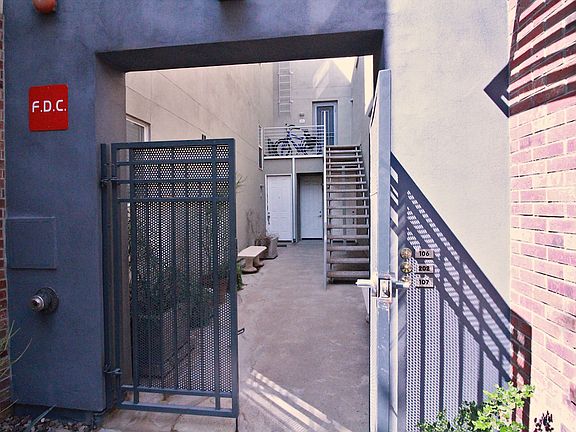 3rd image of 706 E Washington St APT 106