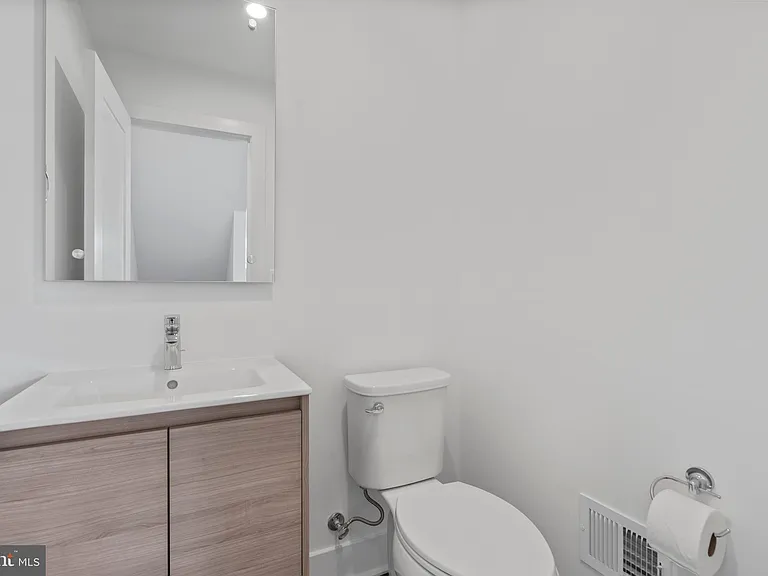 2038 Tysons Ridgeline Rd — Photo 40