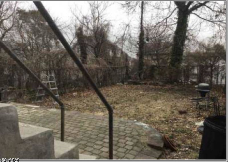 2nd image of 156 N 5th St